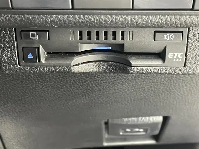 トヨタ カローラツーリング ハイブリッド ダブルバイビー 群馬県 2021(令3)年 3.9万km スパークリングブラックパールクリスタルシャイン 純正８型ナビ　バックカメラ　フルセグＴＶ　ＣＤ／ＤＶＤ　ハーフレザーシート　ステアリングヒーター　ＬＥＤヘッドライト　オートマチックハイビーム　衝突被害軽減ブレーキ　レーンアシスト　ＥＴＣ　禁煙車