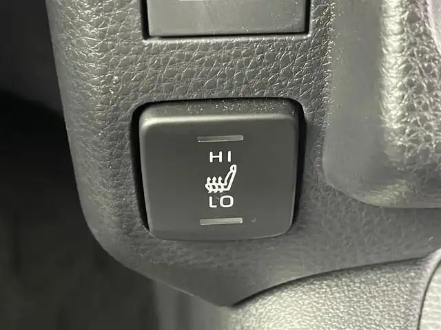 トヨタ カローラツーリング ハイブリッド ダブルバイビー 群馬県 2021(令3)年 3.9万km スパークリングブラックパールクリスタルシャイン 純正８型ナビ　バックカメラ　フルセグＴＶ　ＣＤ／ＤＶＤ　ハーフレザーシート　ステアリングヒーター　ＬＥＤヘッドライト　オートマチックハイビーム　衝突被害軽減ブレーキ　レーンアシスト　ＥＴＣ　禁煙車