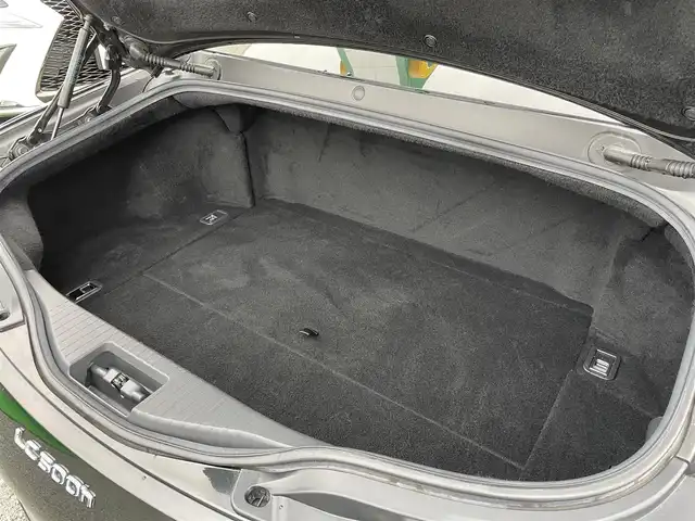 レクサス ＬＣ 500h Lパッケージ 兵庫県 2017(平29)年 3万km グラファイトブラックガラスフレーク /内装：ダークローズ//OP 21インチAW//OP カラーヘッドアップディスプレイ//OP マークレビンソンプレミアムサウンド//ガラスパノラマルーフ//純正SDナビ//地デジ/DVD/BT/USB/AUX/Miracast//ステアリングリモコン//ステアリングヒーター//本革シート（ヒーター/ベンチレーション/電動/運転席メモリ）//ナノイーエアコン//ビルトインETC//3眼フルLEDヘッドランプ//パドルシフト//タイヤ空気圧警報（TPWS）//走行モード/（Eco/Comfort/Normal/Sport/Sportプラス）//ドライブレコーダー//H30/R1/2/3/4年点検記録簿/【セーフティ】//プリクラッシュセーフティ（PCS）//レーンキーピングアシスト（LKA）//オートマチックハイビーム（AHB）//レーダークルーズコントロール//ブラインドスポットモニター（BSM）//リヤクロストラフィックアラート（RCTA）//クリアランスソナー