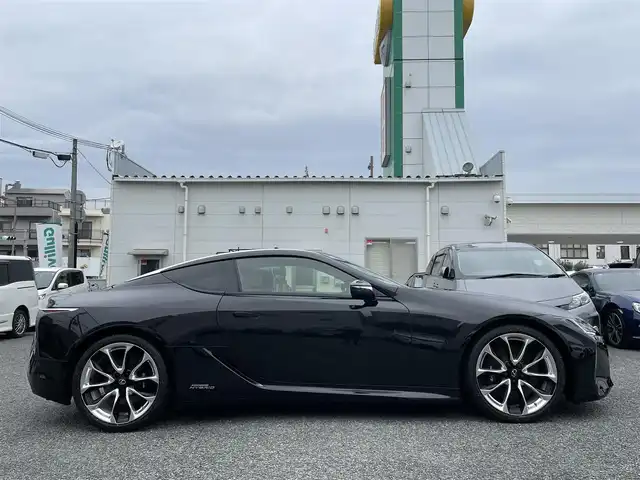 レクサス ＬＣ 500h Lパッケージ 兵庫県 2017(平29)年 3万km グラファイトブラックガラスフレーク /内装：ダークローズ//OP 21インチAW//OP カラーヘッドアップディスプレイ//OP マークレビンソンプレミアムサウンド//ガラスパノラマルーフ//純正SDナビ//地デジ/DVD/BT/USB/AUX/Miracast//ステアリングリモコン//ステアリングヒーター//本革シート（ヒーター/ベンチレーション/電動/運転席メモリ）//ナノイーエアコン//ビルトインETC//3眼フルLEDヘッドランプ//パドルシフト//タイヤ空気圧警報（TPWS）//走行モード/（Eco/Comfort/Normal/Sport/Sportプラス）//ドライブレコーダー//H30/R1/2/3/4年点検記録簿/【セーフティ】//プリクラッシュセーフティ（PCS）//レーンキーピングアシスト（LKA）//オートマチックハイビーム（AHB）//レーダークルーズコントロール//ブラインドスポットモニター（BSM）//リヤクロストラフィックアラート（RCTA）//クリアランスソナー