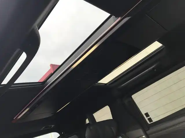 トヨタ アルファード Z 富山県 2025(令7)年 0.4万km ブラック ・メーカーOP/ユニバーサルステップ/ヘッドアップディスプレイ/フリップダウンモニター/ムーンルーフ/純正ディスプレイオーディオ/ナビ/フルセグTV/Bluetooth/デジタルインナーミラー/ドライブレコーダー/プリクラッシュセーフティ/レーンキープアシスト/クリアランスソナー/ブラインドスポットモニター/レーダークルーズコントロール/両側パワースライドドア/メモリー付パワーシート/電動リアゲート/ETC2.0