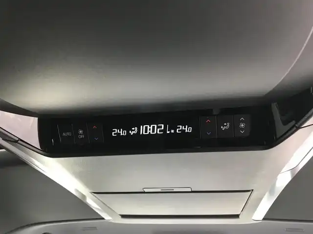 トヨタ アルファード Z 富山県 2025(令7)年 0.4万km ブラック ・メーカーOP/ユニバーサルステップ/ヘッドアップディスプレイ/フリップダウンモニター/ムーンルーフ/純正ディスプレイオーディオ/ナビ/フルセグTV/Bluetooth/デジタルインナーミラー/ドライブレコーダー/プリクラッシュセーフティ/レーンキープアシスト/クリアランスソナー/ブラインドスポットモニター/レーダークルーズコントロール/両側パワースライドドア/メモリー付パワーシート/電動リアゲート/ETC2.0