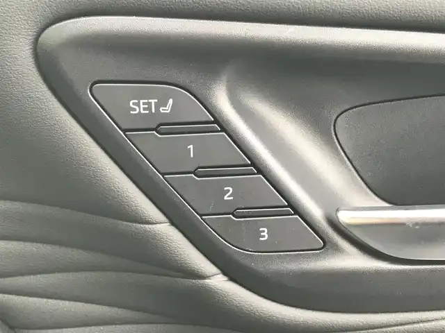 トヨタ アルファード Z 富山県 2025(令7)年 0.4万km ブラック ・メーカーOP/ユニバーサルステップ/ヘッドアップディスプレイ/フリップダウンモニター/ムーンルーフ/純正ディスプレイオーディオ/ナビ/フルセグTV/Bluetooth/デジタルインナーミラー/ドライブレコーダー/プリクラッシュセーフティ/レーンキープアシスト/クリアランスソナー/ブラインドスポットモニター/レーダークルーズコントロール/両側パワースライドドア/メモリー付パワーシート/電動リアゲート/ETC2.0