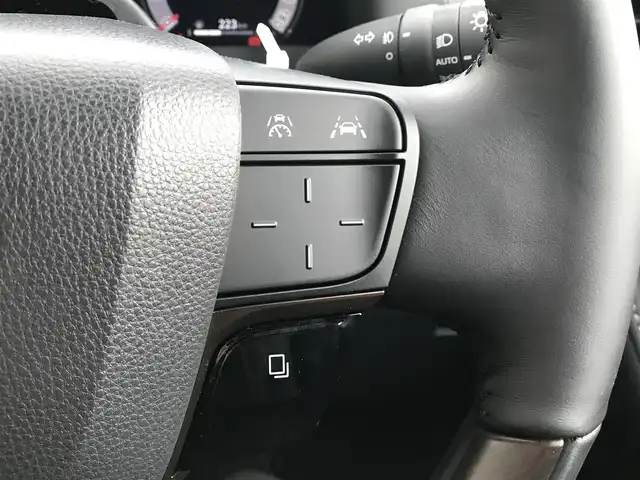 トヨタ アルファード Z 富山県 2025(令7)年 0.4万km ブラック ・メーカーOP/ユニバーサルステップ/ヘッドアップディスプレイ/フリップダウンモニター/ムーンルーフ/純正ディスプレイオーディオ/ナビ/フルセグTV/Bluetooth/デジタルインナーミラー/ドライブレコーダー/プリクラッシュセーフティ/レーンキープアシスト/クリアランスソナー/ブラインドスポットモニター/レーダークルーズコントロール/両側パワースライドドア/メモリー付パワーシート/電動リアゲート/ETC2.0