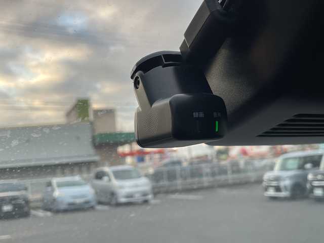 日産 ノート X 岡山県 2021(令3)年 3.1万km ピュアホワイトパール 純正9インチディスプレイオーディオ/フルセグTV、Bluetooth、AM、FM/AppleCarplay、AndroidAuto/ビルトインETC/全方位カメラ/インテリジェントルームミラー/純正ドライブレコーダー/ワイヤレス充電/USB電源ソケット/インテリジェントエマージェンシーブレーキ/標識検知機能/駐車支援/後退時車両検知機能/ふらつき警報/側方支援/後側方支援/速度標識表示/フロント＆バックソナー/エクステリアパッケージ/・フロントバンパーフィニッシャー/・サイドフィルフィニッシャー/・リアバンパーフィニッシャー