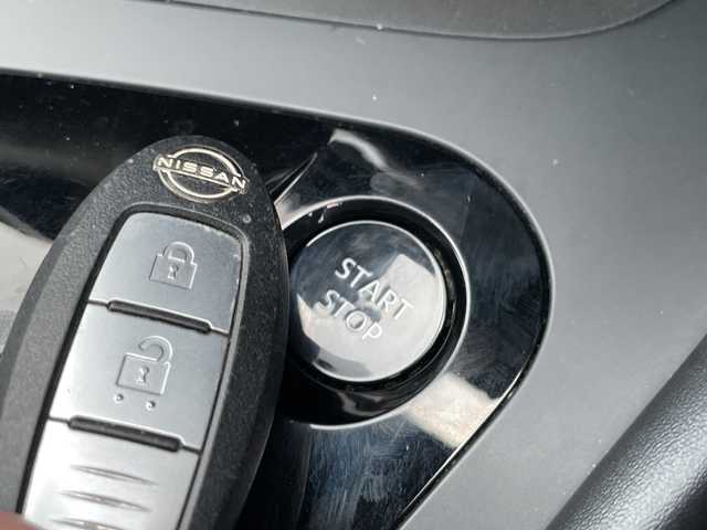日産 ノート X 岡山県 2021(令3)年 3.1万km ピュアホワイトパール 純正9インチディスプレイオーディオ/フルセグTV、Bluetooth、AM、FM/AppleCarplay、AndroidAuto/ビルトインETC/全方位カメラ/インテリジェントルームミラー/純正ドライブレコーダー/ワイヤレス充電/USB電源ソケット/インテリジェントエマージェンシーブレーキ/標識検知機能/駐車支援/後退時車両検知機能/ふらつき警報/側方支援/後側方支援/速度標識表示/フロント＆バックソナー/エクステリアパッケージ/・フロントバンパーフィニッシャー/・サイドフィルフィニッシャー/・リアバンパーフィニッシャー