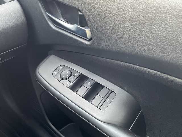 日産 ノート X 岡山県 2021(令3)年 3.1万km ピュアホワイトパール 純正9インチディスプレイオーディオ/フルセグTV、Bluetooth、AM、FM/AppleCarplay、AndroidAuto/ビルトインETC/全方位カメラ/インテリジェントルームミラー/純正ドライブレコーダー/ワイヤレス充電/USB電源ソケット/インテリジェントエマージェンシーブレーキ/標識検知機能/駐車支援/後退時車両検知機能/ふらつき警報/側方支援/後側方支援/速度標識表示/フロント＆バックソナー/エクステリアパッケージ/・フロントバンパーフィニッシャー/・サイドフィルフィニッシャー/・リアバンパーフィニッシャー