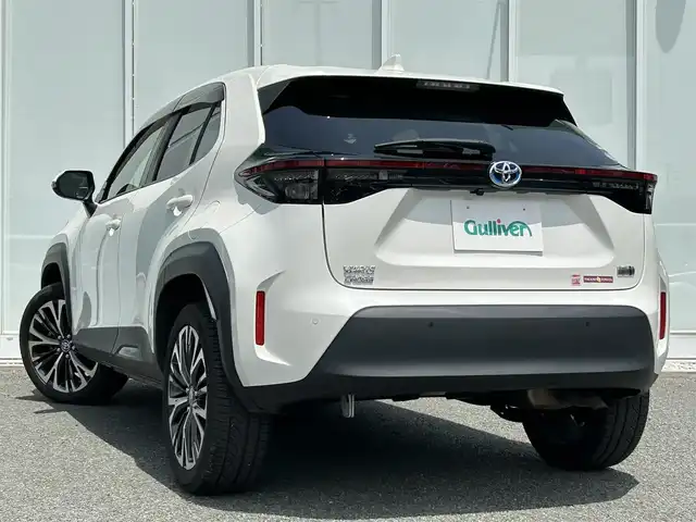 トヨタ ヤリスクロス ハイブリッド Z 福岡県 2020(令2)年 8.6万km ホワイトパールクリスタルシャイン ・純正ディスプレイオーディオ（Bluetooth・Miracast）/・全方位カメラ/・ブラインドスポットモニター/・ETC/・ドライブレコーダー/・D席パワーシート/・D/N席シートヒーター/・ステアリングスイッチ/・クルーズコントロール（追従走行あり）/・ブレーキホールド機能/・オートマチックハイビーム/・レーンキープアシスト/・横滑り防止装置/・純正フルエアロパーツ/・純正LEDヘッドライト/・フォグランプ/・オート電動格納ミラー/・トップテザー/・１００V充電