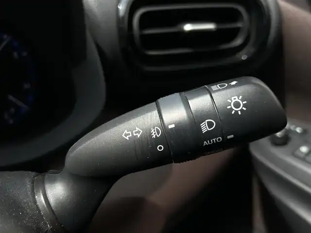 トヨタ ヤリスクロス ハイブリッド Z 福岡県 2020(令2)年 8.6万km ホワイトパールクリスタルシャイン ・純正ディスプレイオーディオ（Bluetooth・Miracast）/・全方位カメラ/・ブラインドスポットモニター/・ETC/・ドライブレコーダー/・D席パワーシート/・D/N席シートヒーター/・ステアリングスイッチ/・クルーズコントロール（追従走行あり）/・ブレーキホールド機能/・オートマチックハイビーム/・レーンキープアシスト/・横滑り防止装置/・純正フルエアロパーツ/・純正LEDヘッドライト/・フォグランプ/・オート電動格納ミラー/・トップテザー/・１００V充電