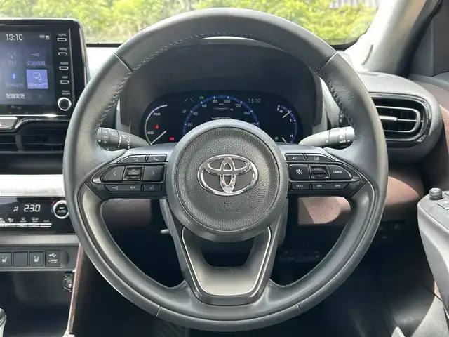トヨタ ヤリスクロス ハイブリッド Z 福岡県 2020(令2)年 8.6万km ホワイトパールクリスタルシャイン ・純正ディスプレイオーディオ（Bluetooth・Miracast）/・全方位カメラ/・ブラインドスポットモニター/・ETC/・ドライブレコーダー/・D席パワーシート/・D/N席シートヒーター/・ステアリングスイッチ/・クルーズコントロール（追従走行あり）/・ブレーキホールド機能/・オートマチックハイビーム/・レーンキープアシスト/・横滑り防止装置/・純正フルエアロパーツ/・純正LEDヘッドライト/・フォグランプ/・オート電動格納ミラー/・トップテザー/・１００V充電