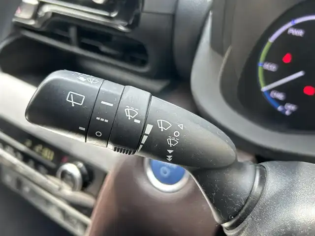 トヨタ ヤリスクロス ハイブリッド Z 福岡県 2020(令2)年 8.6万km ホワイトパールクリスタルシャイン ・純正ディスプレイオーディオ（Bluetooth・Miracast）/・全方位カメラ/・ブラインドスポットモニター/・ETC/・ドライブレコーダー/・D席パワーシート/・D/N席シートヒーター/・ステアリングスイッチ/・クルーズコントロール（追従走行あり）/・ブレーキホールド機能/・オートマチックハイビーム/・レーンキープアシスト/・横滑り防止装置/・純正フルエアロパーツ/・純正LEDヘッドライト/・フォグランプ/・オート電動格納ミラー/・トップテザー/・１００V充電