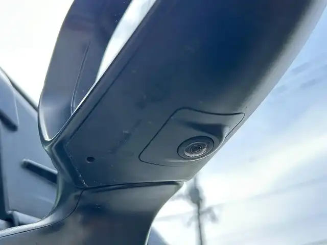 トヨタ ヤリスクロス ハイブリッド Z 福岡県 2020(令2)年 8.6万km ホワイトパールクリスタルシャイン ・純正ディスプレイオーディオ（Bluetooth・Miracast）/・全方位カメラ/・ブラインドスポットモニター/・ETC/・ドライブレコーダー/・D席パワーシート/・D/N席シートヒーター/・ステアリングスイッチ/・クルーズコントロール（追従走行あり）/・ブレーキホールド機能/・オートマチックハイビーム/・レーンキープアシスト/・横滑り防止装置/・純正フルエアロパーツ/・純正LEDヘッドライト/・フォグランプ/・オート電動格納ミラー/・トップテザー/・１００V充電