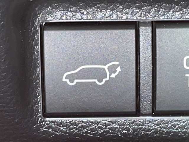 トヨタ ＲＡＶ４ アドベンチャー 広島県 2023(令5)年 0.5万km アティチュードブラックマイカ パノラマムーンルーフ/TRDフルエアロ/純正10.5型ディスプレイオーディオ/デジタルインナーミラー/ブラインドスポットモニター/バックカメラ/ブラック合皮シート/シートヒーター/ベンチレーション/パワーシート/ポジションメモリー/ステアリングヒーター/パワーバックドア/ダウンヒルアシストコントロール/マルチテレインセレクト/セーフティセンス/・プリクラッシュセーフティ/・レーントレーシングアシスト/・オートマチックハイビーム/・レーダークルーズコントロール/LEDヘッドランプ/純正19インチAW/ルーフレール/ETC2.0/USB入力端子