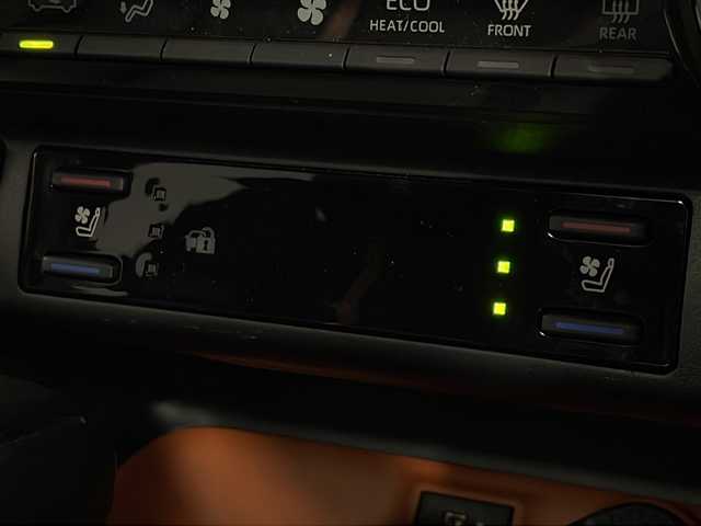 トヨタ ＲＡＶ４ アドベンチャー 広島県 2023(令5)年 0.5万km アティチュードブラックマイカ パノラマムーンルーフ/TRDフルエアロ/純正10.5型ディスプレイオーディオ/デジタルインナーミラー/ブラインドスポットモニター/バックカメラ/ブラック合皮シート/シートヒーター/ベンチレーション/パワーシート/ポジションメモリー/ステアリングヒーター/パワーバックドア/ダウンヒルアシストコントロール/マルチテレインセレクト/セーフティセンス/・プリクラッシュセーフティ/・レーントレーシングアシスト/・オートマチックハイビーム/・レーダークルーズコントロール/LEDヘッドランプ/純正19インチAW/ルーフレール/ETC2.0/USB入力端子