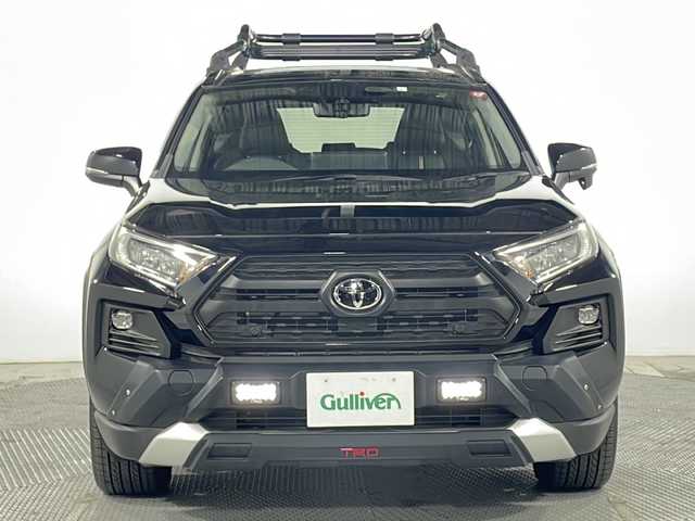 トヨタ ＲＡＶ４ アドベンチャー 広島県 2023(令5)年 0.5万km アティチュードブラックマイカ パノラマムーンルーフ/TRDフルエアロ/純正10.5型ディスプレイオーディオ/デジタルインナーミラー/ブラインドスポットモニター/バックカメラ/ブラック合皮シート/シートヒーター/ベンチレーション/パワーシート/ポジションメモリー/ステアリングヒーター/パワーバックドア/ダウンヒルアシストコントロール/マルチテレインセレクト/セーフティセンス/・プリクラッシュセーフティ/・レーントレーシングアシスト/・オートマチックハイビーム/・レーダークルーズコントロール/LEDヘッドランプ/純正19インチAW/ルーフレール/ETC2.0/USB入力端子