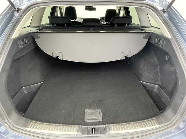マツダ アテンザ ワゴン XD 福岡県 2014(平26)年 5.7万km ブルーリフレックスマイカ 純正ナビ（ＢＴ，フルセグＴＶ）　/ＥＴＣ　/パドルシフト　/マツダ・レーダー・クルーズ・コントロール　/アイドリングストップ　/ルーフレール　/ステアリングリモコン　/革巻きステアリング　/ＬＥＤ　/純正１７インチＡＷ