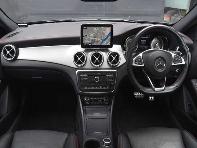 メルセデス・ベンツ ＧＬＡ１８０ スポーツ 和歌山県 2015(平27)年 4万km コスモスブラック パノラマSR /レザーEXパッケージ /黒革 /ナビ/TV /Bカメラ/オートテールゲート /パワーシート /シートヒーター /前後ドラレコ /レーダーセーフティパッケージ /キーレスゴー /アイドリングストップ /前後センサー /純18incAW /LEDライト /ETC/取扱説明書/保証書/スペアキー