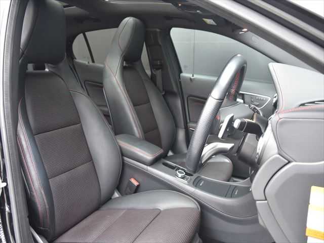 メルセデス・ベンツ ＧＬＡ１８０ スポーツ 和歌山県 2015(平27)年 4万km コスモスブラック パノラマSR /レザーEXパッケージ /黒革 /ナビ/TV /Bカメラ/オートテールゲート /パワーシート /シートヒーター /前後ドラレコ /レーダーセーフティパッケージ /キーレスゴー /アイドリングストップ /前後センサー /純18incAW /LEDライト /ETC/取扱説明書/保証書/スペアキー