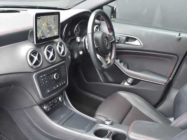 メルセデス・ベンツ ＧＬＡ１８０ スポーツ 和歌山県 2015(平27)年 4万km コスモスブラック パノラマSR /レザーEXパッケージ /黒革 /ナビ/TV /Bカメラ/オートテールゲート /パワーシート /シートヒーター /前後ドラレコ /レーダーセーフティパッケージ /キーレスゴー /アイドリングストップ /前後センサー /純18incAW /LEDライト /ETC/取扱説明書/保証書/スペアキー