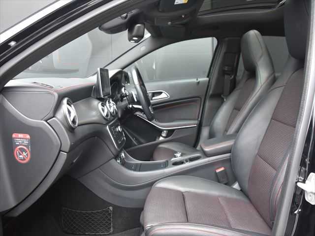 メルセデス・ベンツ ＧＬＡ１８０ スポーツ 和歌山県 2015(平27)年 4万km コスモスブラック パノラマSR /レザーEXパッケージ /黒革 /ナビ/TV /Bカメラ/オートテールゲート /パワーシート /シートヒーター /前後ドラレコ /レーダーセーフティパッケージ /キーレスゴー /アイドリングストップ /前後センサー /純18incAW /LEDライト /ETC/取扱説明書/保証書/スペアキー