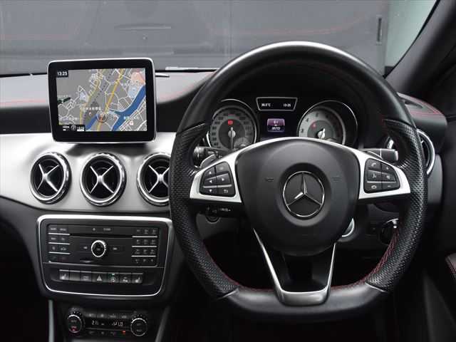 メルセデス・ベンツ ＧＬＡ１８０ スポーツ 和歌山県 2015(平27)年 4万km コスモスブラック パノラマSR /レザーEXパッケージ /黒革 /ナビ/TV /Bカメラ/オートテールゲート /パワーシート /シートヒーター /前後ドラレコ /レーダーセーフティパッケージ /キーレスゴー /アイドリングストップ /前後センサー /純18incAW /LEDライト /ETC/取扱説明書/保証書/スペアキー