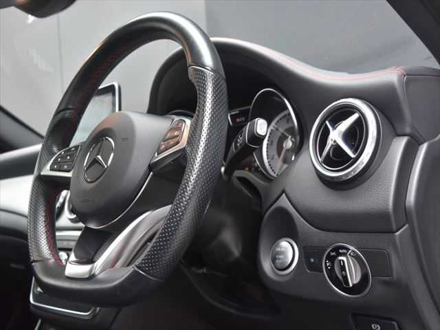 メルセデス・ベンツ ＧＬＡ１８０ スポーツ 和歌山県 2015(平27)年 4万km コスモスブラック パノラマSR /レザーEXパッケージ /黒革 /ナビ/TV /Bカメラ/オートテールゲート /パワーシート /シートヒーター /前後ドラレコ /レーダーセーフティパッケージ /キーレスゴー /アイドリングストップ /前後センサー /純18incAW /LEDライト /ETC/取扱説明書/保証書/スペアキー