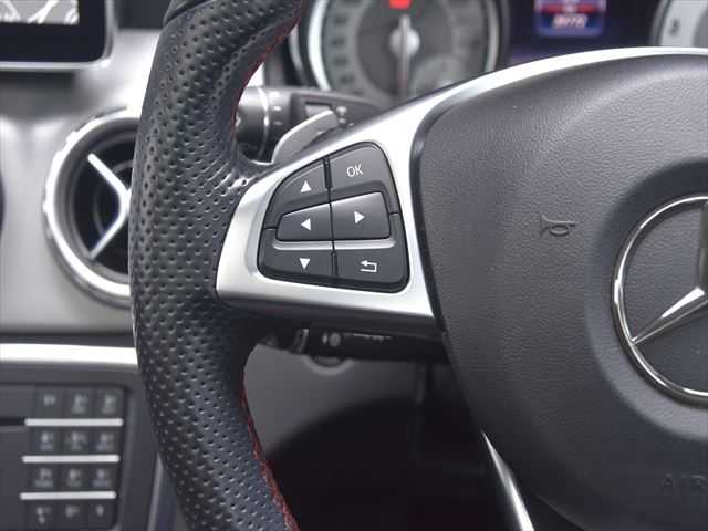 メルセデス・ベンツ ＧＬＡ１８０ スポーツ 和歌山県 2015(平27)年 4万km コスモスブラック パノラマSR /レザーEXパッケージ /黒革 /ナビ/TV /Bカメラ/オートテールゲート /パワーシート /シートヒーター /前後ドラレコ /レーダーセーフティパッケージ /キーレスゴー /アイドリングストップ /前後センサー /純18incAW /LEDライト /ETC/取扱説明書/保証書/スペアキー