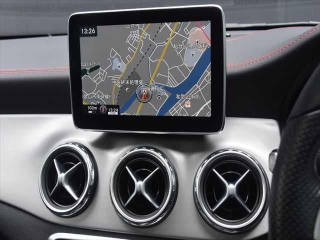 メルセデス・ベンツ ＧＬＡ１８０ スポーツ 和歌山県 2015(平27)年 4万km コスモスブラック パノラマSR /レザーEXパッケージ /黒革 /ナビ/TV /Bカメラ/オートテールゲート /パワーシート /シートヒーター /前後ドラレコ /レーダーセーフティパッケージ /キーレスゴー /アイドリングストップ /前後センサー /純18incAW /LEDライト /ETC/取扱説明書/保証書/スペアキー