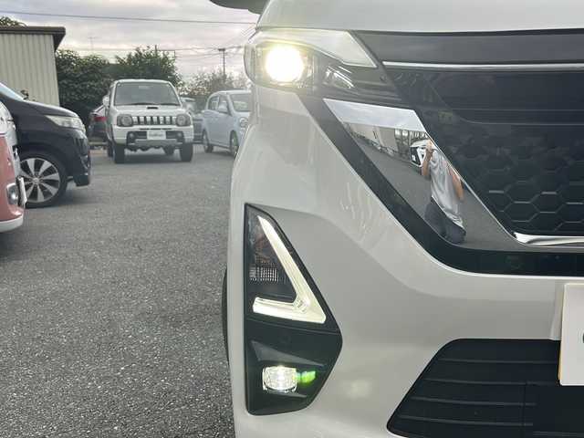 日産 ルークス HWS Gターボ プロパイロットED 埼玉県 2021(令3)年 1.9万km ホワイトパール ワンオーナー/４WD/純正ディスプレイオーディオ/　AM/FM/BT/USB/iPod/ドラレコ連動/ハンズフリー両側パワースライドドア/プロパイロット/インテリジェントエマージェンシーブレーキ/インテリジェントアラウンドビューモニター/プラズマクラスター付リアシーリングファン/純正ドライブレコーダー(DJ4-S)/ETC/純正15インチアルミホイール/衝突安全ボディー/EBD（電子制動力配分装置）	/盗難防止システム	/VDC（ビークルダイナミクスコントロール）/トラクションコントロール/分割可倒式リアシート	分割式/UVカット付きプライバシーガラス/保証書/取扱説明書/スペアキー1本