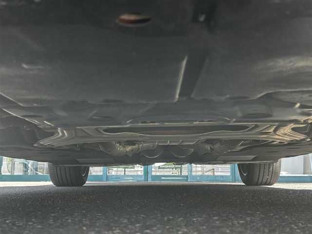 レクサス ＬＳ 460 バージョンC Iパッケージ 愛知県 2016(平28)年 2.3万km ソニッククォーツ 禁煙車/純正メモリナビ/　AM/FM/BT/CD/DVD/AUX/USB/フルセグTV/LEXUSプレミアムサウンド/サンルーフ/前席パワーシート/前席エアシート/シートヒーター/前席ポジションメモリシート/N席オットマン/ステアリングヒーター/ウッドコンビステアリング/本革巻きステアリング/クルーズコントロール（ACC）/ブラインドスポットモニター（BSM）/前後クリアランスソナー（ICS）/オートマチックハイビーム（AHB）/バックカメラ/電子オートパーキング/横滑り防止装置/ビルトインETC2.0/オートライト/三眼LEDヘッドライト/フォグランプ/USB入力端子/リアサンシェード/純正フロアマット/純正19インチAW/W＋サイドエアバッグ/スペアキー/カードキー