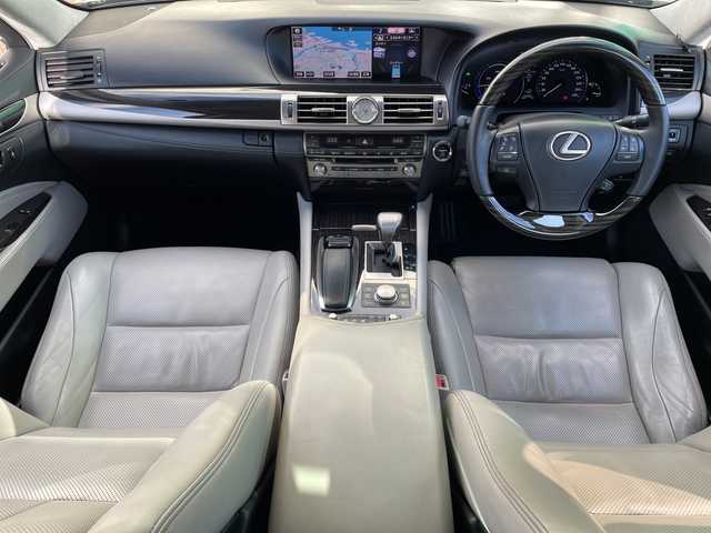 レクサス ＬＳ 600h バージョンL 青森県 2014(平26)年 11万km ブラックオパールマイカ 4WD/純正SDナビ・フルセグTV/CD・DVD・Bluetooth・SD/バックカメラ/セミアニリングレー革シート/前後席エアシート・ヒーター/パワートランク/全ドアイージークローザー/ステアリングヒーター/クルーズコントロール/アダプティブハイビーム/AC100V100W/電動サンシェード/LEDヘッドライト/LEDフォグランプ/社外21インチアルミ