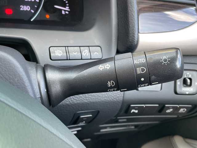 レクサス ＬＳ 600h バージョンL 青森県 2014(平26)年 11万km ブラックオパールマイカ 4WD/純正SDナビ・フルセグTV/CD・DVD・Bluetooth・SD/バックカメラ/セミアニリングレー革シート/前後席エアシート・ヒーター/パワートランク/全ドアイージークローザー/ステアリングヒーター/クルーズコントロール/アダプティブハイビーム/AC100V100W/電動サンシェード/LEDヘッドライト/LEDフォグランプ/社外21インチアルミ