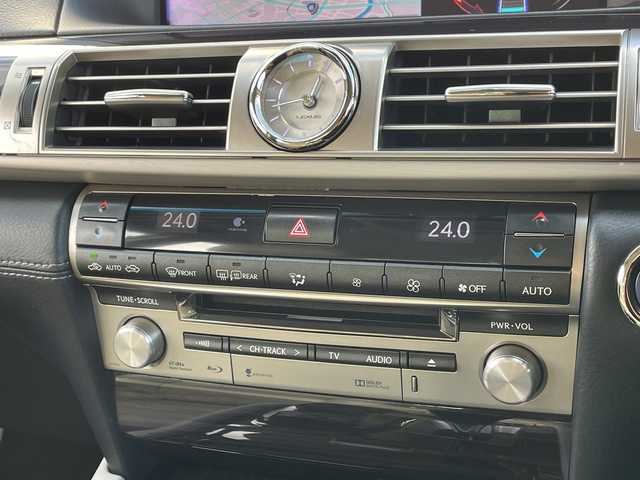 レクサス ＬＳ 600h バージョンL 青森県 2014(平26)年 11万km ブラックオパールマイカ 4WD/純正SDナビ・フルセグTV/CD・DVD・Bluetooth・SD/バックカメラ/セミアニリングレー革シート/前後席エアシート・ヒーター/パワートランク/全ドアイージークローザー/ステアリングヒーター/クルーズコントロール/アダプティブハイビーム/AC100V100W/電動サンシェード/LEDヘッドライト/LEDフォグランプ/社外21インチアルミ