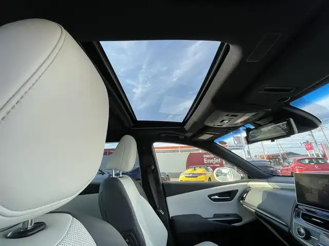 トヨタ クラウン ハイブリッド RS アドバンス 岡山県 2021(令3)年 11.8万km プレシャスホワイトパール 登録時走行距離：117443km/禁煙車/後期モデル/MOP/・白レザーシート/・デジタルインナーミラー/・電動ムーンルーフ/ヘッドアップディスプレイ/純正12.3インチナビ/　(CD/フルセグTV/Bluetooth)/全方位カメラ/クルーズコントロール(追従走行あり)/衝突被害軽減システム（PCS）/車線逸脱警報（LDA）/クリアランスソナー/ブラインドスポットモニター/後退時車両検知警報（RCTA/RCD）/標識認識機能（RSA）/ドライブレコーダー/ビルトインETC2.0/シートヒーター/エアシート/パワーシート/ステアリングヒーター/革巻きステアリング/ステアリングスイッチ/純正LEDヘッドライト/フォグライト/オートライト/プッシュスタート/スマートキー/スペアキー×1/カードキー/パドルシフト/MTモード付きAT/アイドリングストップ/RS専用純正アルミホイール 18インチ/ドアバイザー/ウインカーミラー/電動格納ミラー/オートリトラミラー/純正フロアマット/横滑防止装置/盗難防止装置/取扱説明書/新車時整備手帳（保証書）