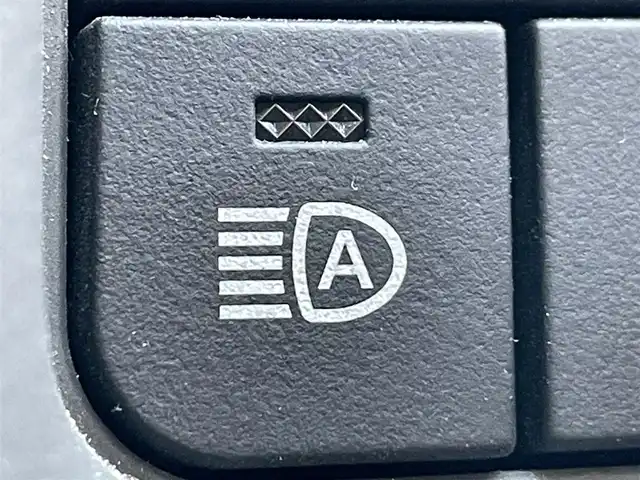 トヨタ クラウン ハイブリッド RS アドバンス 岡山県 2021(令3)年 11.8万km プレシャスホワイトパール 登録時走行距離：117443km/禁煙車/後期モデル/MOP/・白レザーシート/・デジタルインナーミラー/・電動ムーンルーフ/ヘッドアップディスプレイ/純正12.3インチナビ/　(CD/フルセグTV/Bluetooth)/全方位カメラ/クルーズコントロール(追従走行あり)/衝突被害軽減システム（PCS）/車線逸脱警報（LDA）/クリアランスソナー/ブラインドスポットモニター/後退時車両検知警報（RCTA/RCD）/標識認識機能（RSA）/ドライブレコーダー/ビルトインETC2.0/シートヒーター/エアシート/パワーシート/ステアリングヒーター/革巻きステアリング/ステアリングスイッチ/純正LEDヘッドライト/フォグライト/オートライト/プッシュスタート/スマートキー/スペアキー×1/カードキー/パドルシフト/MTモード付きAT/アイドリングストップ/RS専用純正アルミホイール 18インチ/ドアバイザー/ウインカーミラー/電動格納ミラー/オートリトラミラー/純正フロアマット/横滑防止装置/盗難防止装置/取扱説明書/新車時整備手帳（保証書）