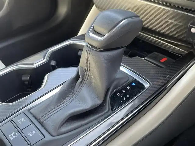 トヨタ クラウン ハイブリッド RS アドバンス 岡山県 2021(令3)年 11.8万km プレシャスホワイトパール 登録時走行距離：117443km/禁煙車/後期モデル/MOP/・白レザーシート/・デジタルインナーミラー/・電動ムーンルーフ/ヘッドアップディスプレイ/純正12.3インチナビ/　(CD/フルセグTV/Bluetooth)/全方位カメラ/クルーズコントロール(追従走行あり)/衝突被害軽減システム（PCS）/車線逸脱警報（LDA）/クリアランスソナー/ブラインドスポットモニター/後退時車両検知警報（RCTA/RCD）/標識認識機能（RSA）/ドライブレコーダー/ビルトインETC2.0/シートヒーター/エアシート/パワーシート/ステアリングヒーター/革巻きステアリング/ステアリングスイッチ/純正LEDヘッドライト/フォグライト/オートライト/プッシュスタート/スマートキー/スペアキー×1/カードキー/パドルシフト/MTモード付きAT/アイドリングストップ/RS専用純正アルミホイール 18インチ/ドアバイザー/ウインカーミラー/電動格納ミラー/オートリトラミラー/純正フロアマット/横滑防止装置/盗難防止装置/取扱説明書/新車時整備手帳（保証書）