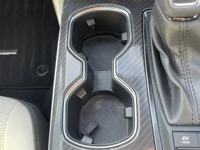 トヨタ クラウン ハイブリッド RS アドバンス 岡山県 2021(令3)年 11.8万km プレシャスホワイトパール 登録時走行距離：117443km/禁煙車/後期モデル/MOP/・白レザーシート/・デジタルインナーミラー/・電動ムーンルーフ/ヘッドアップディスプレイ/純正12.3インチナビ/　(CD/フルセグTV/Bluetooth)/全方位カメラ/クルーズコントロール(追従走行あり)/衝突被害軽減システム（PCS）/車線逸脱警報（LDA）/クリアランスソナー/ブラインドスポットモニター/後退時車両検知警報（RCTA/RCD）/標識認識機能（RSA）/ドライブレコーダー/ビルトインETC2.0/シートヒーター/エアシート/パワーシート/ステアリングヒーター/革巻きステアリング/ステアリングスイッチ/純正LEDヘッドライト/フォグライト/オートライト/プッシュスタート/スマートキー/スペアキー×1/カードキー/パドルシフト/MTモード付きAT/アイドリングストップ/RS専用純正アルミホイール 18インチ/ドアバイザー/ウインカーミラー/電動格納ミラー/オートリトラミラー/純正フロアマット/横滑防止装置/盗難防止装置/取扱説明書/新車時整備手帳（保証書）