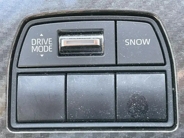 トヨタ クラウン ハイブリッド RS アドバンス 岡山県 2021(令3)年 11.8万km プレシャスホワイトパール 登録時走行距離：117443km/禁煙車/後期モデル/MOP/・白レザーシート/・デジタルインナーミラー/・電動ムーンルーフ/ヘッドアップディスプレイ/純正12.3インチナビ/　(CD/フルセグTV/Bluetooth)/全方位カメラ/クルーズコントロール(追従走行あり)/衝突被害軽減システム（PCS）/車線逸脱警報（LDA）/クリアランスソナー/ブラインドスポットモニター/後退時車両検知警報（RCTA/RCD）/標識認識機能（RSA）/ドライブレコーダー/ビルトインETC2.0/シートヒーター/エアシート/パワーシート/ステアリングヒーター/革巻きステアリング/ステアリングスイッチ/純正LEDヘッドライト/フォグライト/オートライト/プッシュスタート/スマートキー/スペアキー×1/カードキー/パドルシフト/MTモード付きAT/アイドリングストップ/RS専用純正アルミホイール 18インチ/ドアバイザー/ウインカーミラー/電動格納ミラー/オートリトラミラー/純正フロアマット/横滑防止装置/盗難防止装置/取扱説明書/新車時整備手帳（保証書）