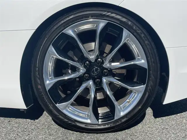 レクサス ＬＣ 500 コンバーチブル 兵庫県 2020(令2)年 4.8万km ホワイトノーヴァガラスフレーク /ワンオーナー//OP 21インチ鍛造AW（ポリッシュ仕上げ/ブラック塗装）//OP カラーヘッドアップディスプレイ//OP マークレビンソンプレミアムサウンド//タイヤ：YOKOHAMA ADAVAN SPORT/ フロント2024年製造　リヤ2023年製造//内装：ダークローズ//KYB（カヤバ）製ダウンサス//ホイールスペーサー//純正ナビ（10.3インチワイドディスプレイ）//地デジ/DVD/BT/USB/AUX/Miracast//ステアリングリモコン（ヒーター付）//バックカメラ//赤本革シート//ヒーター/ベンチレーション/電動/運転席メモリ//ネックヒーター//パドルシフト//ビルトインETC//3眼フルLEDヘッドランプ//純正ドライブレコーダー//カードキー//R3/4/5年レクサス点検記録簿//プリクラッシュセーフティ（PCS）//レーンキープアシスト（LKA）//オートマチックハイビーム（AHB）//レーダークルーズコントロール//ブラインドスポットモニター（BSM）//リヤクロストラフィックアラート（RCTA）//クリアランスソナー//タイヤ空気圧警報（TPWS）