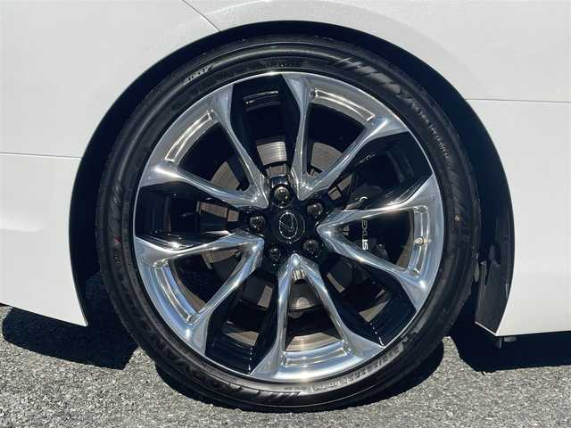 レクサス ＬＣ 500 コンバーチブル 兵庫県 2020(令2)年 4.8万km ホワイトノーヴァガラスフレーク /ワンオーナー//OP 21インチ鍛造AW（ポリッシュ仕上げ/ブラック塗装）//OP カラーヘッドアップディスプレイ//OP マークレビンソンプレミアムサウンド//タイヤ：YOKOHAMA ADAVAN SPORT/ フロント2024年製造　リヤ2023年製造//内装：ダークローズ//KYB（カヤバ）製ダウンサス//ホイールスペーサー//純正ナビ（10.3インチワイドディスプレイ）//地デジ/DVD/BT/USB/AUX/Miracast//ステアリングリモコン（ヒーター付）//バックカメラ//赤本革シート//ヒーター/ベンチレーション/電動/運転席メモリ//ネックヒーター//パドルシフト//ビルトインETC//3眼フルLEDヘッドランプ//純正ドライブレコーダー//カードキー//R3/4/5年レクサス点検記録簿//プリクラッシュセーフティ（PCS）//レーンキープアシスト（LKA）//オートマチックハイビーム（AHB）//レーダークルーズコントロール//ブラインドスポットモニター（BSM）//リヤクロストラフィックアラート（RCTA）//クリアランスソナー//タイヤ空気圧警報（TPWS）