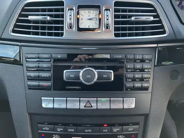 メルセデス・ベンツ Ｅ２５０ クーペ 広島県 2014(平26)年 5.8万km ポーラホワイト 純正HDDナビ/全方位カメラ/フルセグTV/Bluetooth/黒革シート/パワーシート（運転席・助手席）/シートヒーター（運転席・助手席）/LEDオートライト/AMGスポーツパッケージ/アダブティブクルーズコントロール/パドルシフト/ETC車載器/新車保証書/取扱説明書