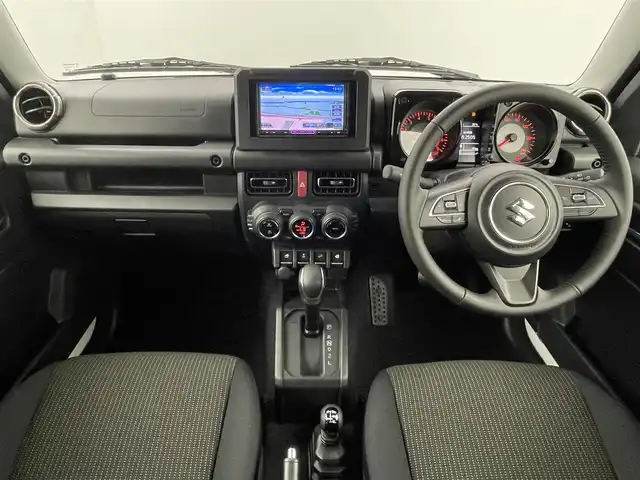 スズキ ジムニー XC 福岡県 2024(令6)年 0.1万km未満 ピュアホワイトP 登録済未使用車　/社外ナビ（フルセグＴＶ）　/ＥＴＣ　/前方ドライブレコーダー　/クルーズコントロール　/コーナーセンサー　/衝突被害軽減ブレーキ　/レーンキープ　/ヒルディセントコントロール　/シートヒーター　/ＬＥＤ