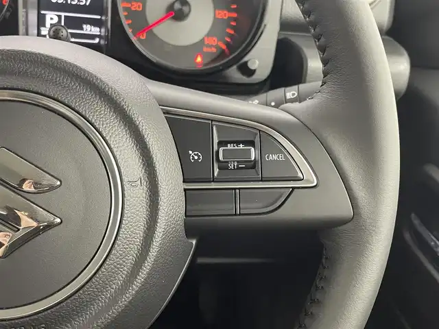 スズキ ジムニー XC 福岡県 2024(令6)年 0.1万km未満 ピュアホワイトP 登録済未使用車　/社外ナビ（フルセグＴＶ）　/ＥＴＣ　/前方ドライブレコーダー　/クルーズコントロール　/コーナーセンサー　/衝突被害軽減ブレーキ　/レーンキープ　/ヒルディセントコントロール　/シートヒーター　/ＬＥＤ