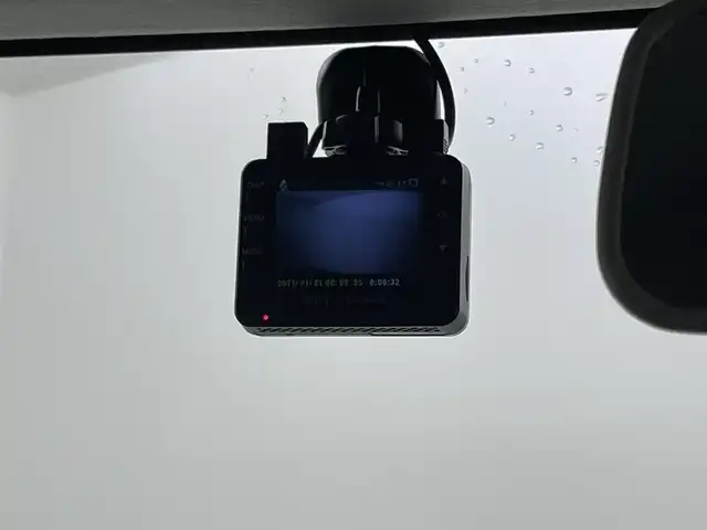 スズキ ジムニー XC 福岡県 2024(令6)年 0.1万km未満 ピュアホワイトP 登録済未使用車　/社外ナビ（フルセグＴＶ）　/ＥＴＣ　/前方ドライブレコーダー　/クルーズコントロール　/コーナーセンサー　/衝突被害軽減ブレーキ　/レーンキープ　/ヒルディセントコントロール　/シートヒーター　/ＬＥＤ