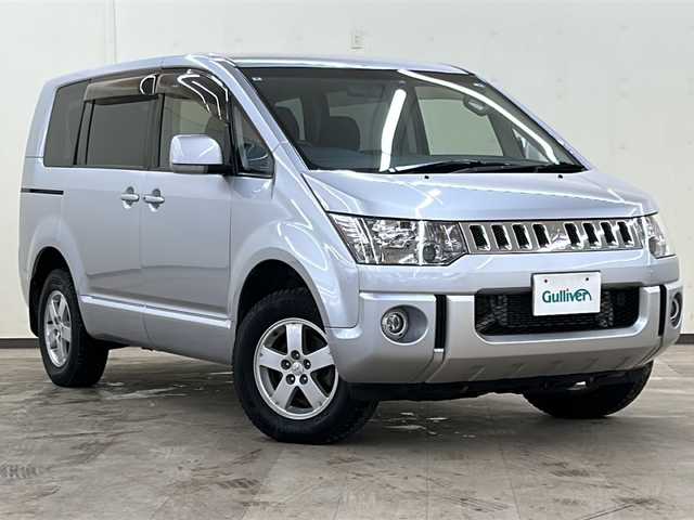 三菱 デリカＤ：５ D－Power package 道央・札幌 2015(平27)年 11.1万km クールシルバーメタリック /ワンオーナー//4WD//両側パワースライドドア//3列シート//純正エンジンスターター//社外メモリナビ：CN-RS02WD/　(Bluetooth/CD/DVD/SDミュージックサーバー/USB/フルセグTV)//バックカメラ//社外前方ドライブレコーダー//ETC//社外レーダー　(SuperCat/GWR101sd)//横滑り防止装置//クルーズコントロール//パドルシフト//デフロック//オートエアコン//リアエアコン//オートライト//HIDヘッドライト//純正フォグランプ//前席シートヒーター//革巻きステアリング//純正アルミホイール//純正ドアバイザー//純正フロアマット//電動格納ウィンカーミラー//ABS//盗難防止装置//スマートキー//スペアキー1本//取扱説明書//保証書//純正アルミホイール付サマータイヤ積み込み/　(225/55/R18/21年製/3mm)