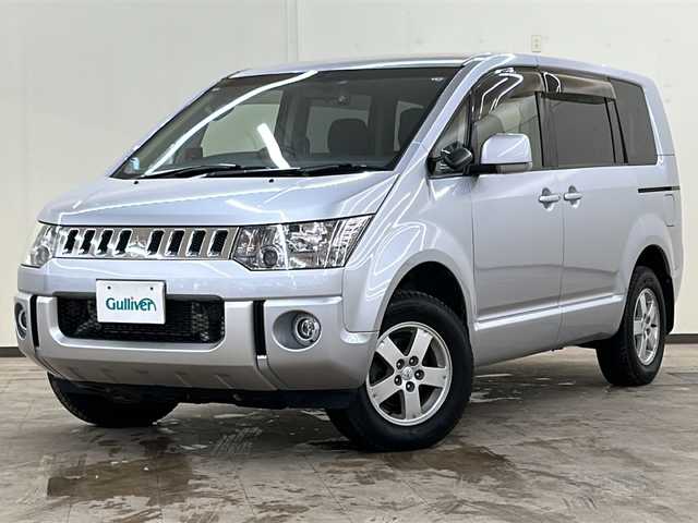 三菱 デリカＤ：５ D－Power package 道央・札幌 2015(平27)年 11.1万km クールシルバーメタリック /ワンオーナー//4WD//両側パワースライドドア//3列シート//純正エンジンスターター//社外メモリナビ：CN-RS02WD/　(Bluetooth/CD/DVD/SDミュージックサーバー/USB/フルセグTV)//バックカメラ//社外前方ドライブレコーダー//ETC//社外レーダー　(SuperCat/GWR101sd)//横滑り防止装置//クルーズコントロール//パドルシフト//デフロック//オートエアコン//リアエアコン//オートライト//HIDヘッドライト//純正フォグランプ//前席シートヒーター//革巻きステアリング//純正アルミホイール//純正ドアバイザー//純正フロアマット//電動格納ウィンカーミラー//ABS//盗難防止装置//スマートキー//スペアキー1本//取扱説明書//保証書//純正アルミホイール付サマータイヤ積み込み/　(225/55/R18/21年製/3mm)