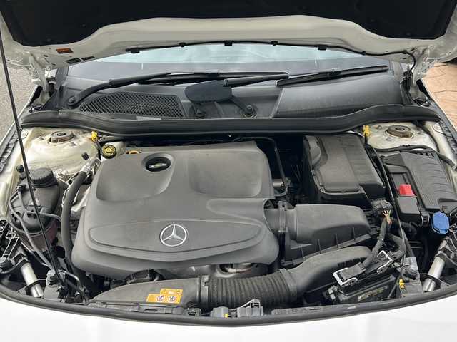 メルセデス・ベンツ ＣＬＡ２２０ Sブレイク 4MATIC 佐賀県 2018(平30)年 4.4万km ポーラホワイト 純正ナビ/Bluetooth/CD/DVD/USB/フルセグTV/バックカメラ/サンルーフ/LEDオートライト/ダブルエアコン/ブラインドスポットモニター/パドルシフト/前席パワーシート/メモリシート/前席シートヒーター/レザーシート/電格リアゲート/クリアランスソナー/ステアリングスイッチ/ソケット/革巻きステアリング/プッシュスタート/スペアキー/保証書/取扱説明書