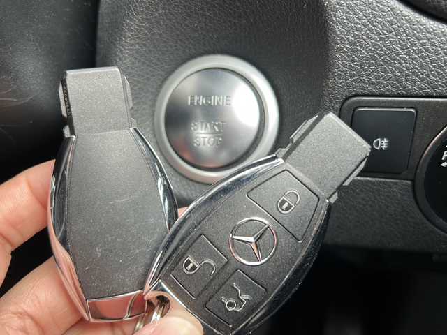 メルセデス・ベンツ ＣＬＡ２２０ Sブレイク 4MATIC 佐賀県 2018(平30)年 4.4万km ポーラホワイト 純正ナビ/Bluetooth/CD/DVD/USB/フルセグTV/バックカメラ/サンルーフ/LEDオートライト/ダブルエアコン/ブラインドスポットモニター/パドルシフト/前席パワーシート/メモリシート/前席シートヒーター/レザーシート/電格リアゲート/クリアランスソナー/ステアリングスイッチ/ソケット/革巻きステアリング/プッシュスタート/スペアキー/保証書/取扱説明書
