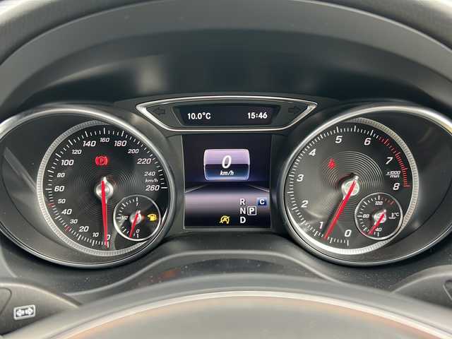 メルセデス・ベンツ ＣＬＡ２２０ Sブレイク 4MATIC 佐賀県 2018(平30)年 4.4万km ポーラホワイト 純正ナビ/Bluetooth/CD/DVD/USB/フルセグTV/バックカメラ/サンルーフ/LEDオートライト/ダブルエアコン/ブラインドスポットモニター/パドルシフト/前席パワーシート/メモリシート/前席シートヒーター/レザーシート/電格リアゲート/クリアランスソナー/ステアリングスイッチ/ソケット/革巻きステアリング/プッシュスタート/スペアキー/保証書/取扱説明書