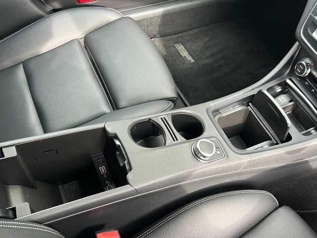 メルセデス・ベンツ ＣＬＡ２２０ Sブレイク 4MATIC 佐賀県 2018(平30)年 4.4万km ポーラホワイト 純正ナビ/Bluetooth/CD/DVD/USB/フルセグTV/バックカメラ/サンルーフ/LEDオートライト/ダブルエアコン/ブラインドスポットモニター/パドルシフト/前席パワーシート/メモリシート/前席シートヒーター/レザーシート/電格リアゲート/クリアランスソナー/ステアリングスイッチ/ソケット/革巻きステアリング/プッシュスタート/スペアキー/保証書/取扱説明書